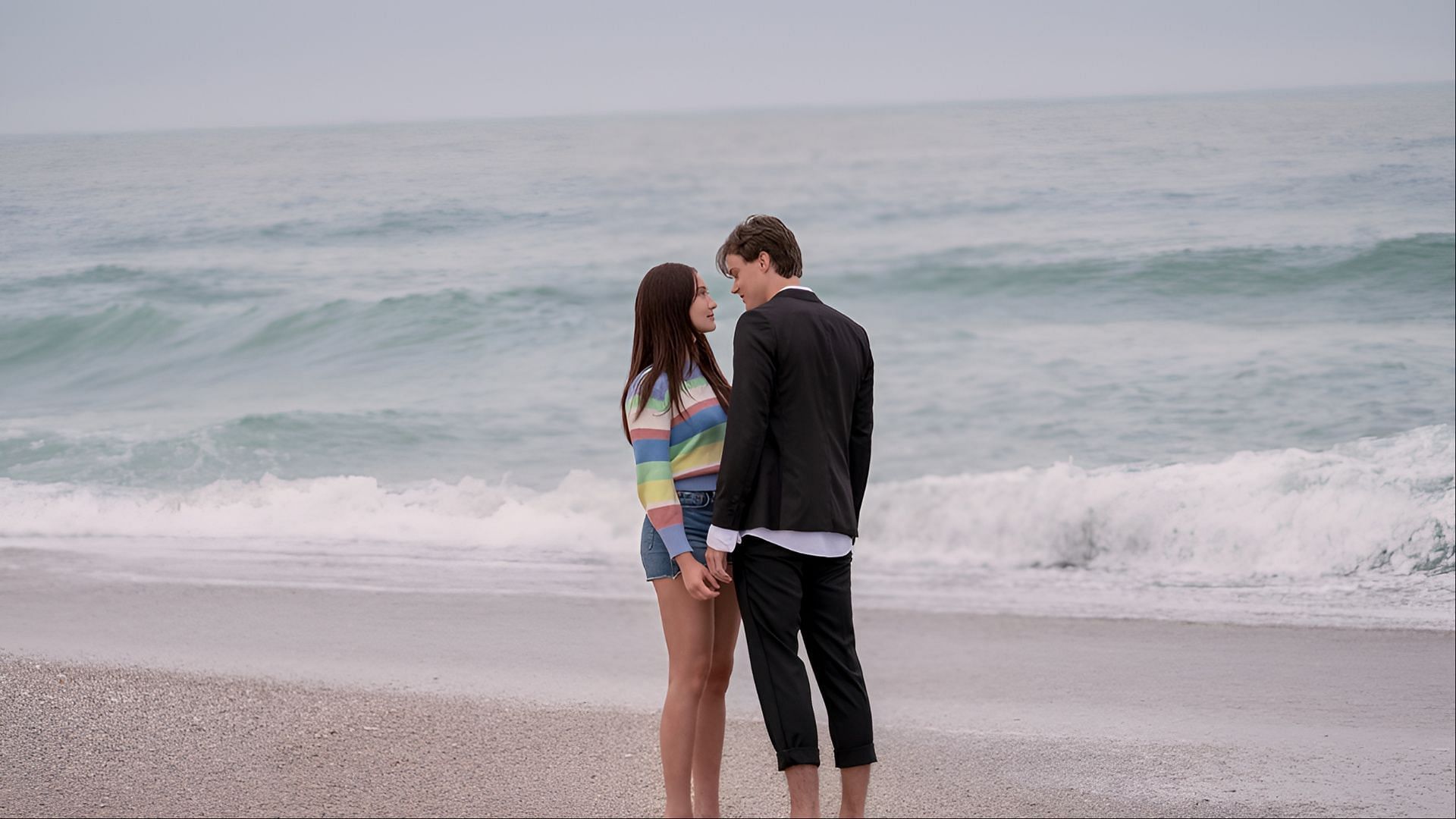 A defining romantic moment on the beach between Belly and Conrad sets the tone for unresolved tension in The Summer I Turned Pretty season 3 (Image via Amazon Prime Video)